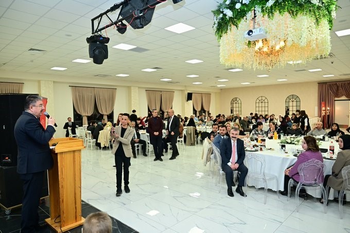 Vali Yılmaz ve eşi, koruyucu ailelerle iftar sofrasında buluştu
