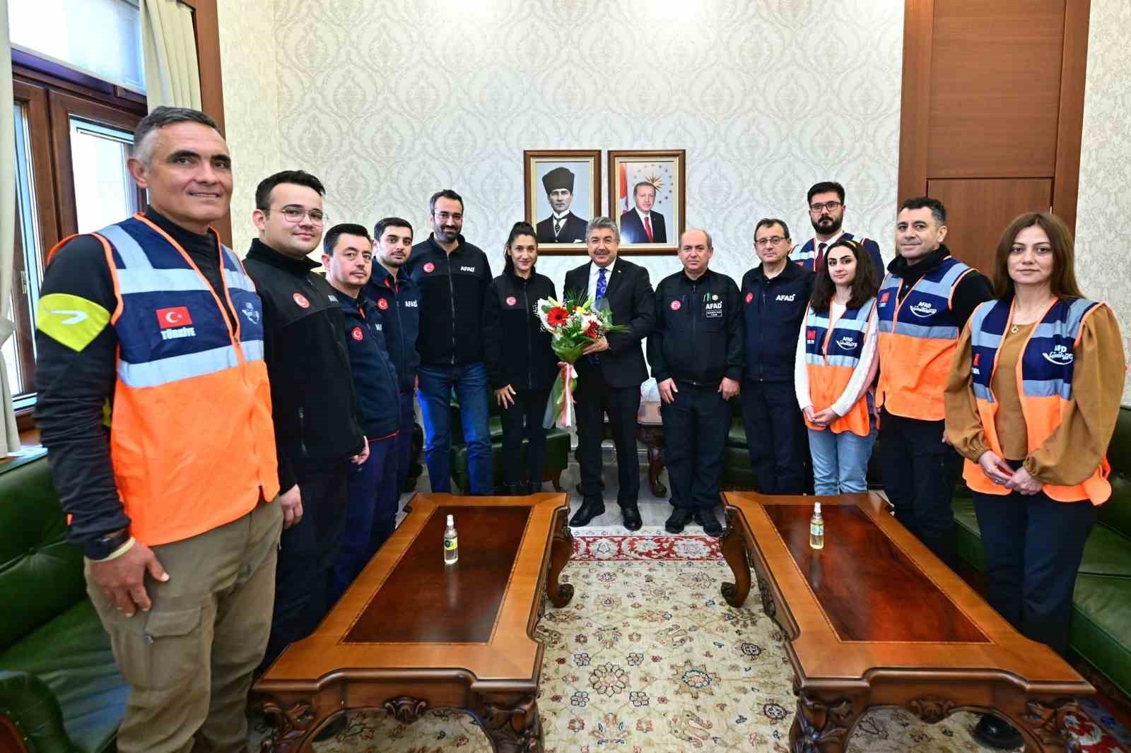 Vali Yılmaz’dan deprem gerçeğiyle ilgili önemli mesaj;
