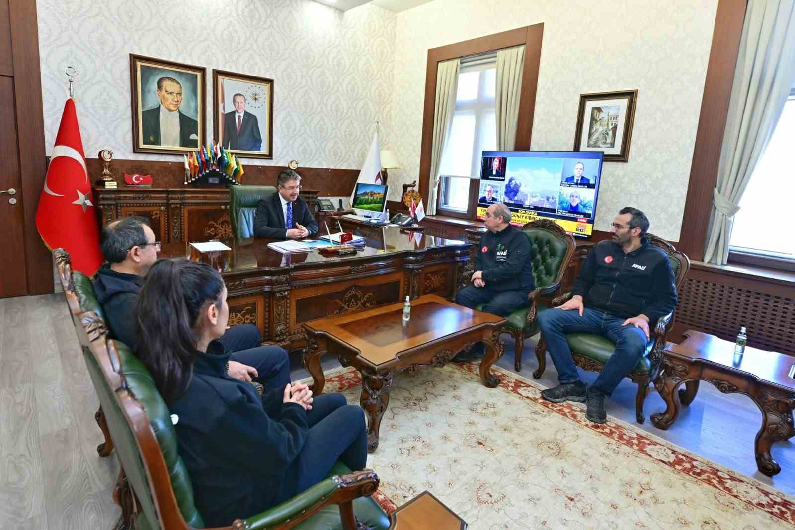 Vali Yılmaz’dan deprem gerçeğiyle ilgili önemli mesaj;
