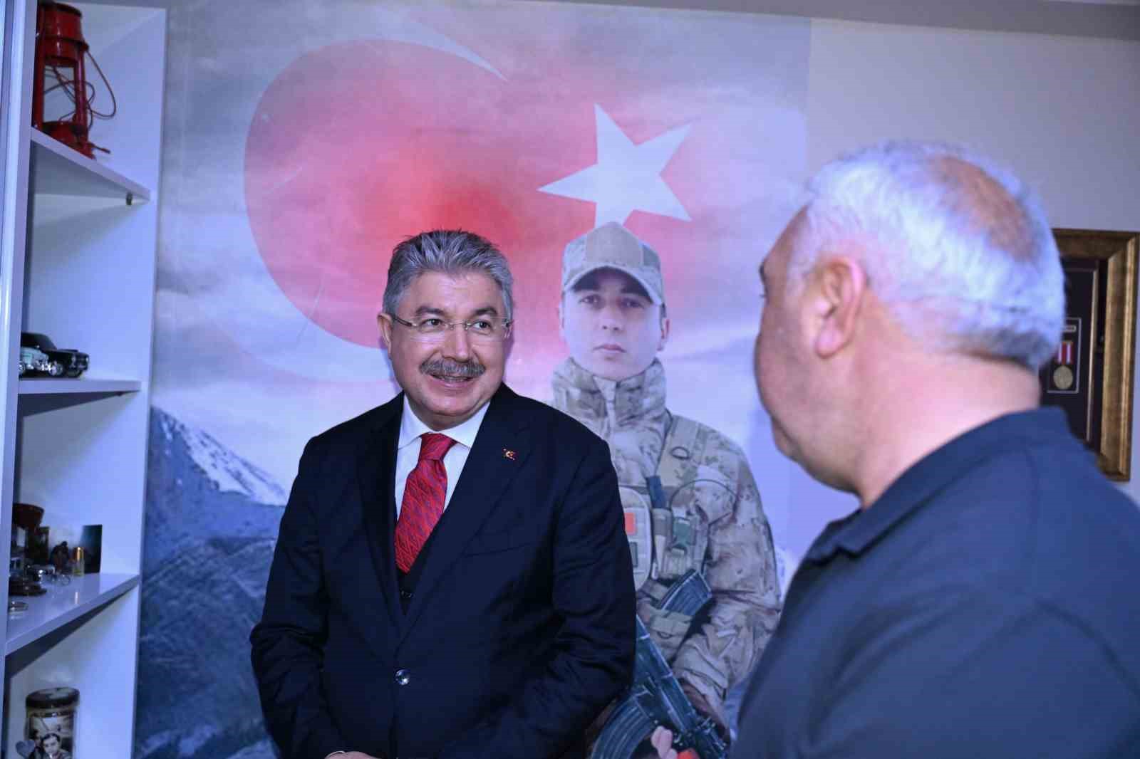 Vali Yılmaz’dan şehit Jandarma Uzman Onbaşı Tarkan Karaca’nın ailesine ziyaret
