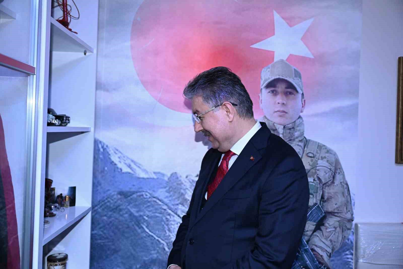 Vali Yılmaz’dan şehit Jandarma Uzman Onbaşı Tarkan Karaca’nın ailesine ziyaret
