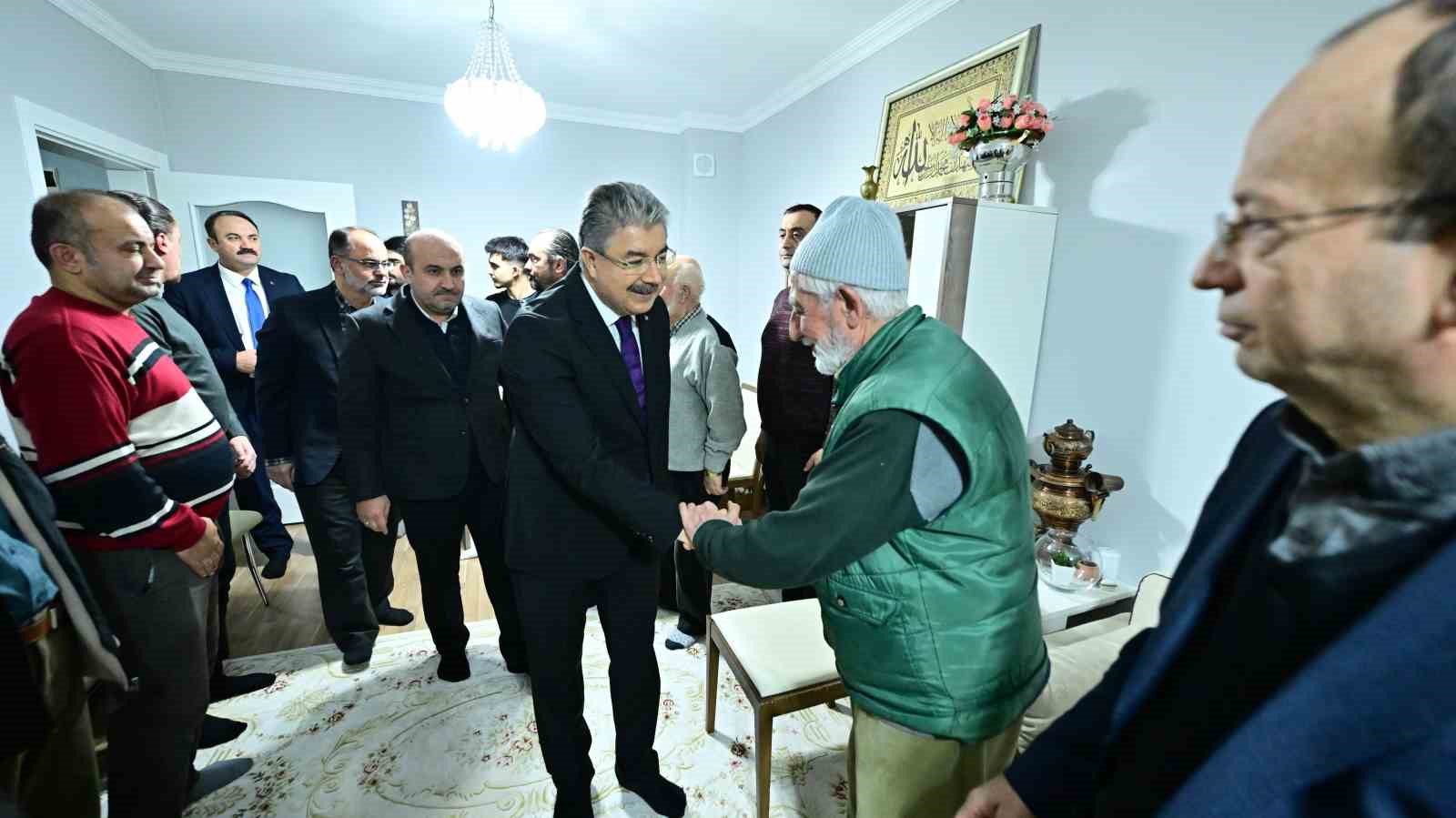 Vali Yılmaz’dan vefat eden Öztürk’ün ailesine taziye ziyareti
