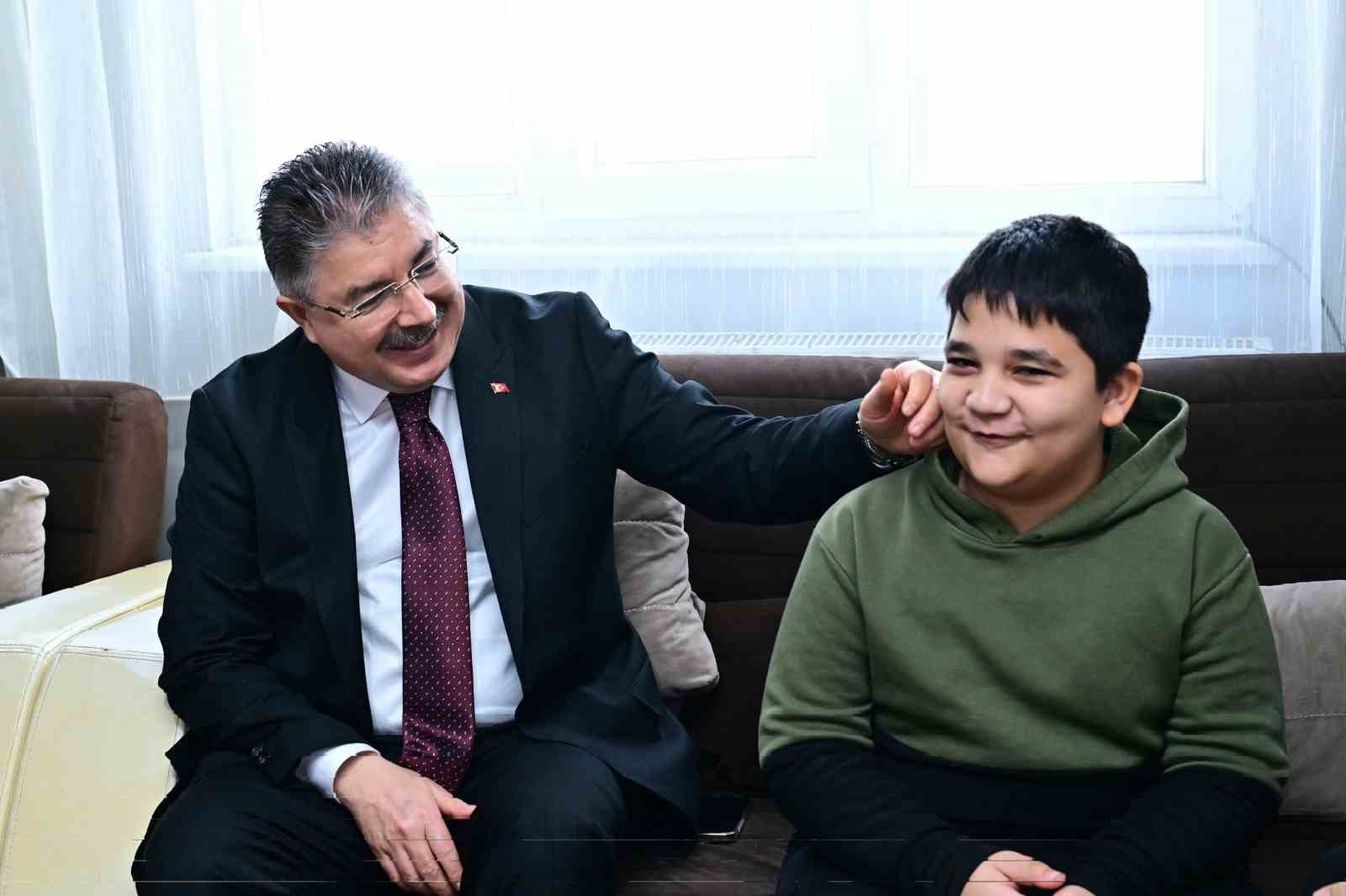 Vali Yılmaz’ın hane ziyaretleri sürüyor
