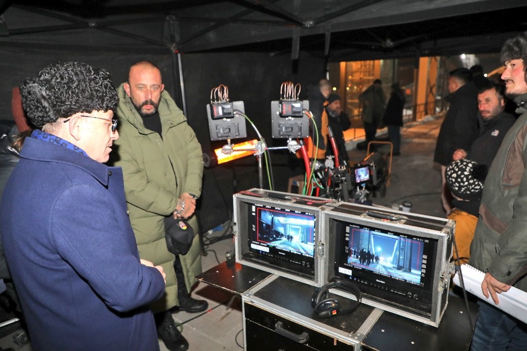 Vali Ziya Polat’tan "Veliaht" dizisi setine ziyaret
