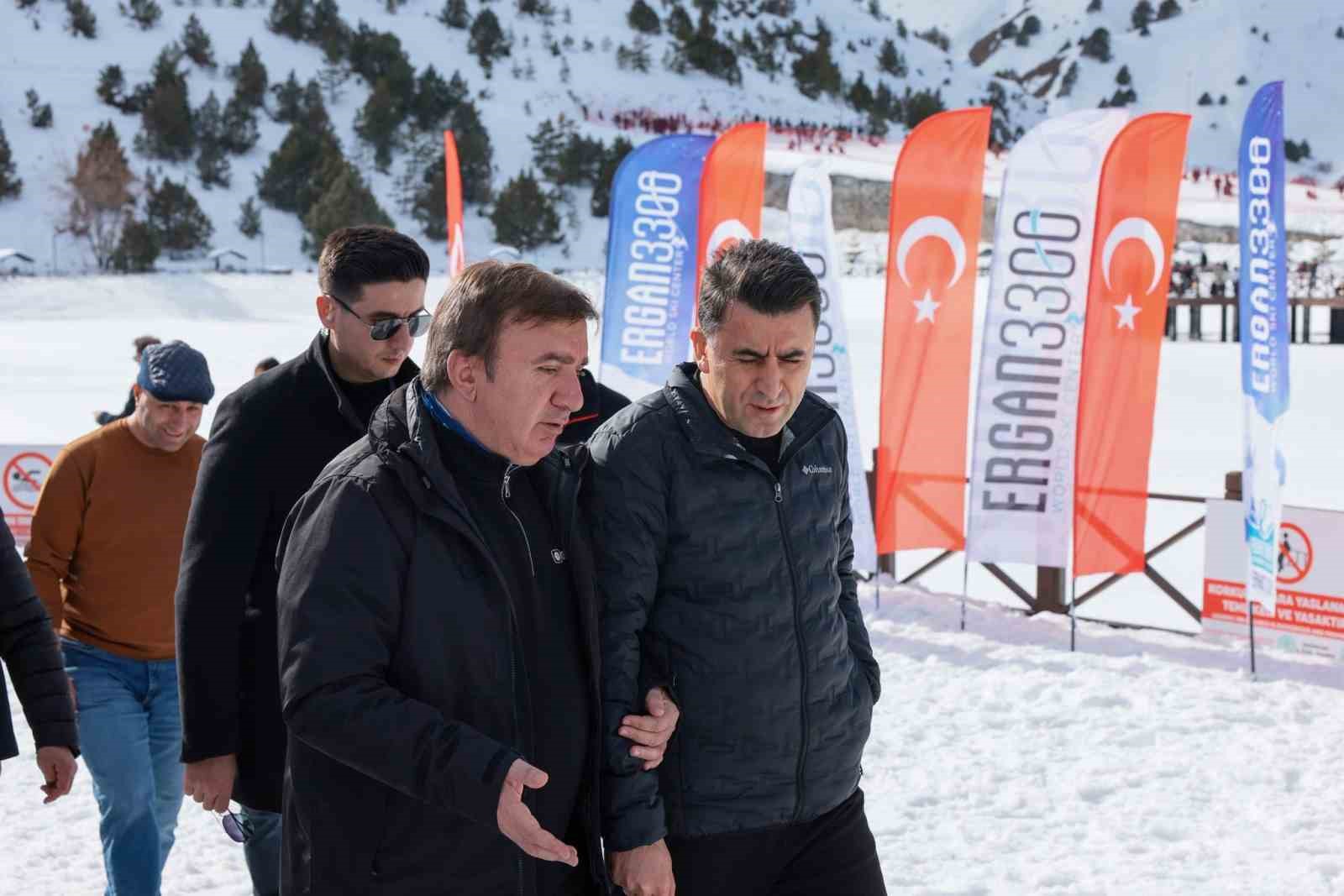 Valiler Ergan Dağı’nda et döner yerine tulum peyniri döneri kesti
