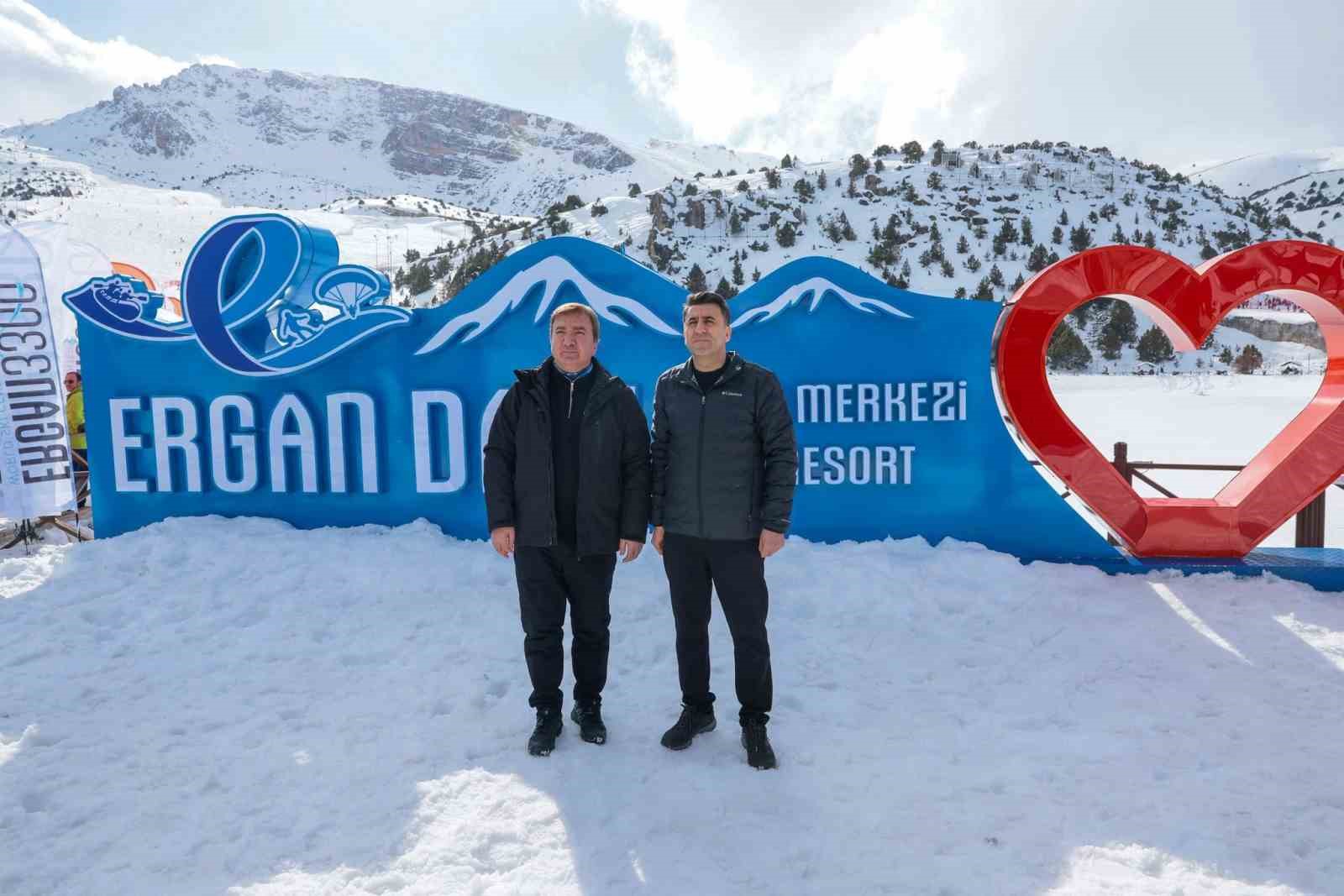 Valiler Ergan Dağı’nda et döner yerine tulum peyniri döneri kesti
