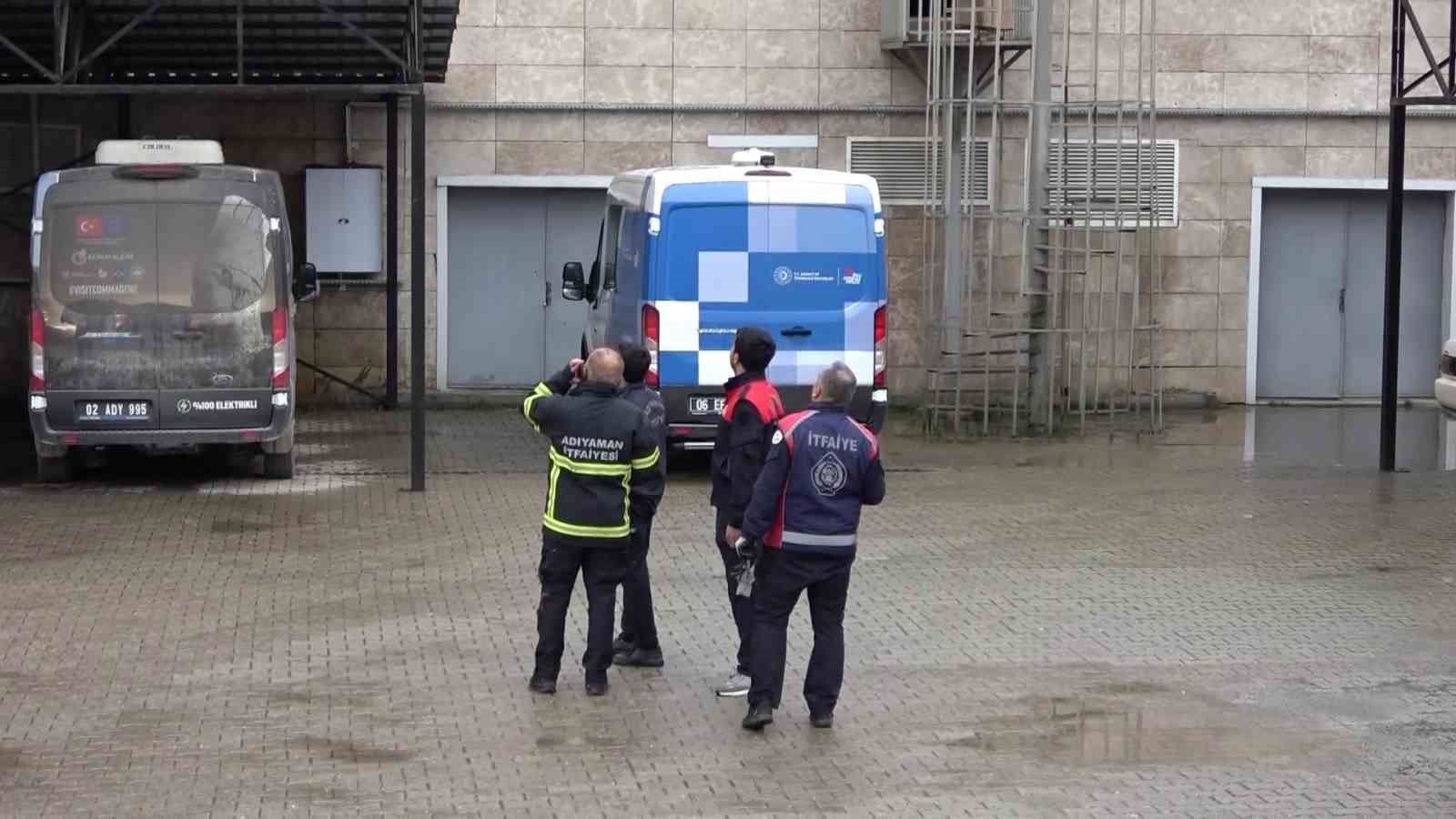 Valilik binasına çıkarak intihar teşebbüsünde bulunan şahıs ikna edildi
