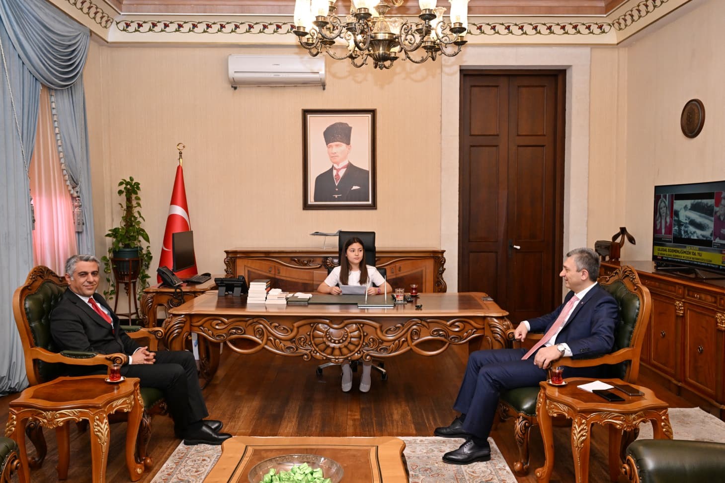 Valilik makamını temsili devralan Nazenin: "Savaşların değil oyunların konuşulduğu bir gelecek için barış çağrımızı yineliyoruz"
