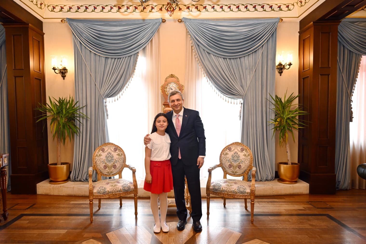 Valilik makamını temsili devralan Nazenin: "Savaşların değil oyunların konuşulduğu bir gelecek için barış çağrımızı yineliyoruz"
