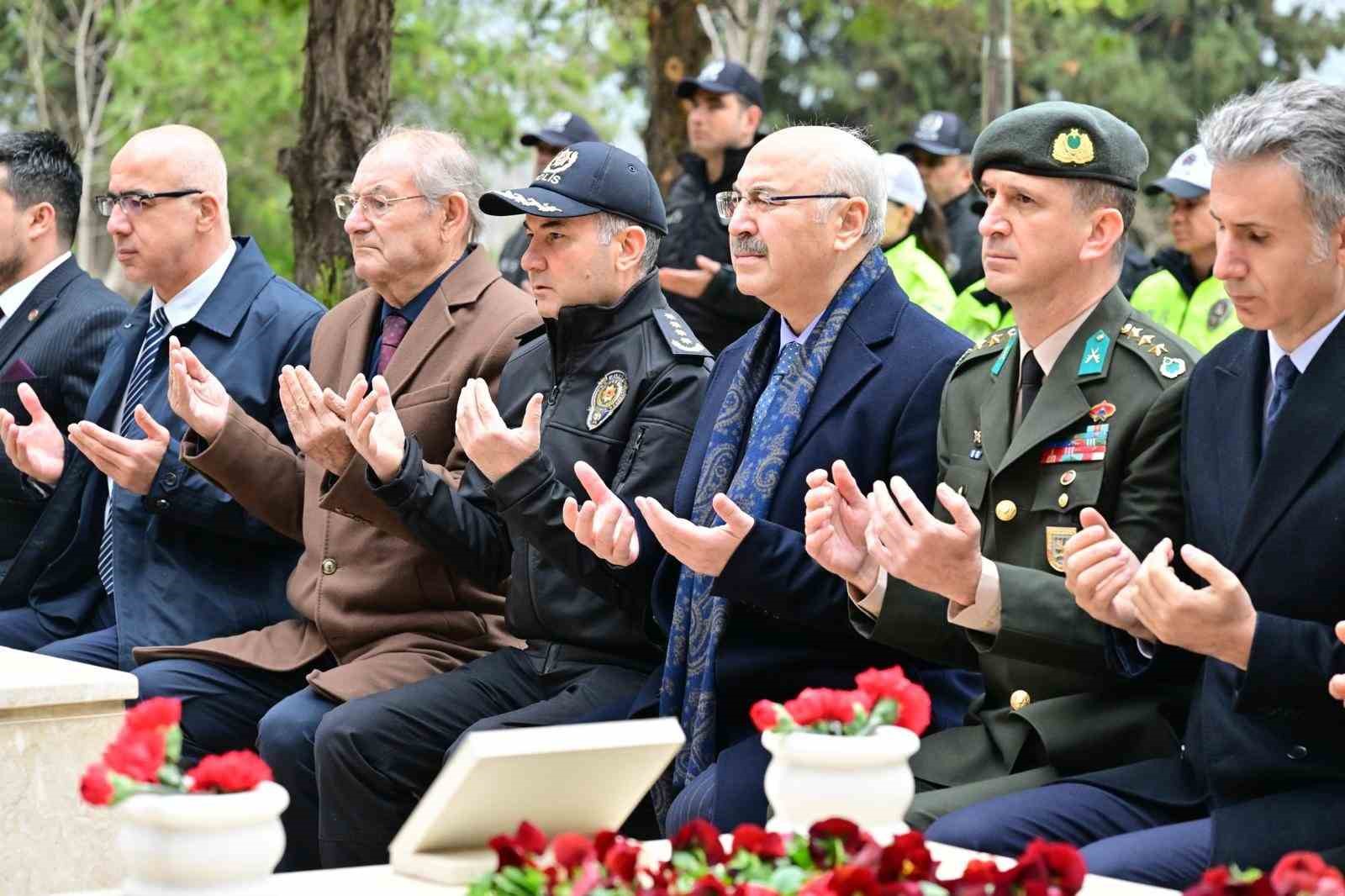 Valisi köşger şehit aileleri ve devlet korumasındaki çocuklarla bayramlaştı
