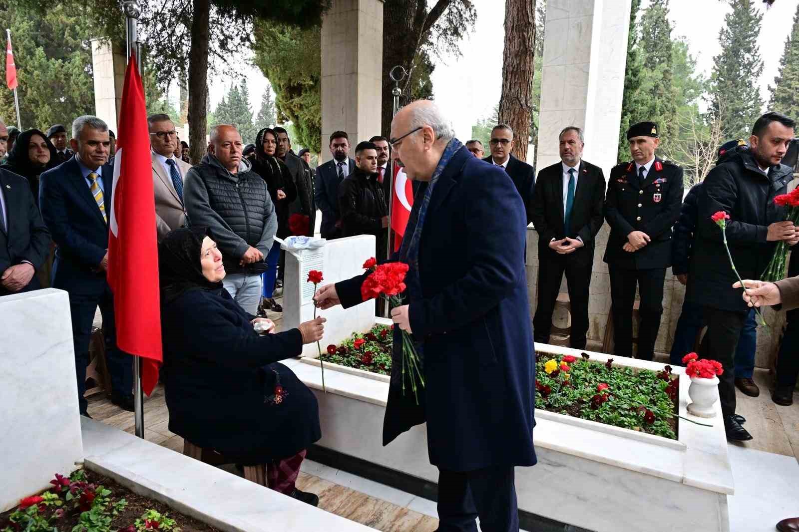 Valisi köşger şehit aileleri ve devlet korumasındaki çocuklarla bayramlaştı
