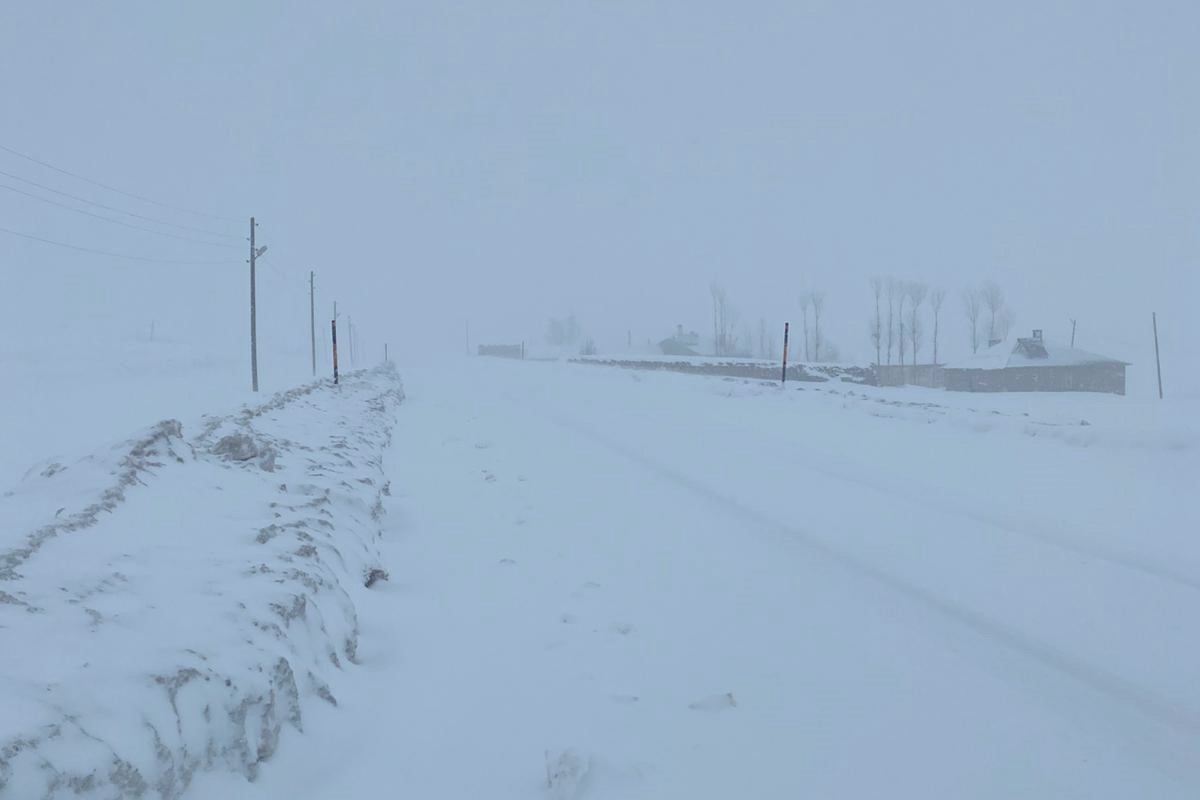 Van-Çatak kara yolu yeniden ulaşıma kapatıldı
