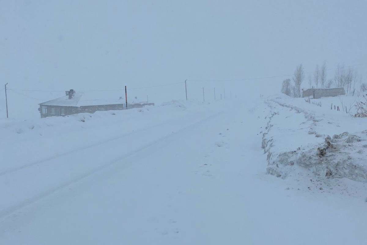 Van-Çatak kara yolu yeniden ulaşıma kapatıldı
