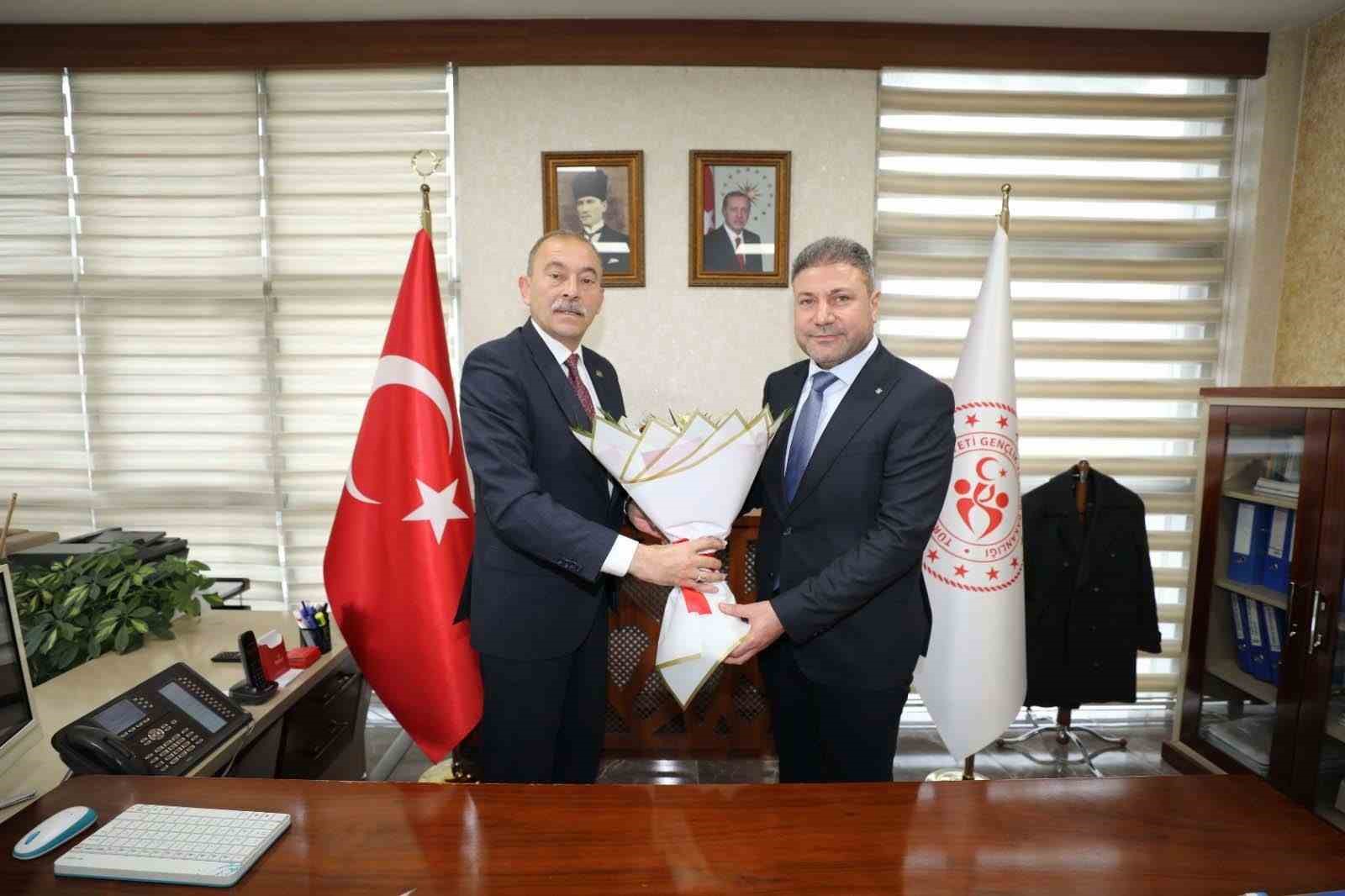 Van Gençlik ve Spor İl Müdürlüğünde devir teslim töreni
Van Gençlik ve Spor İl Müdürlüğünde devir teslim töreni