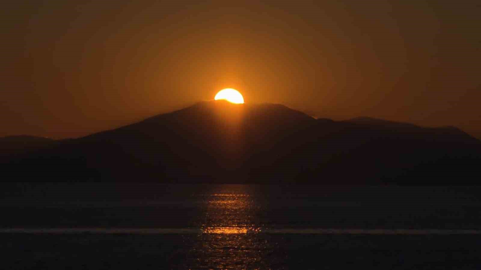 Van Gölü’nde güneşin vedası mest etti
