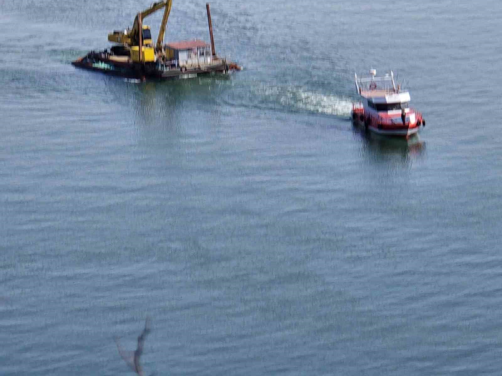 Van Gölü’nde sular çekildi, Akdamar’daki iskele yenileniyor
