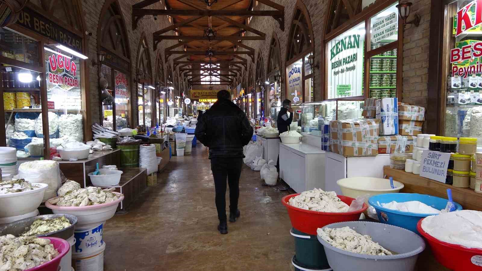 Van otlu peyniri hem sofralık hem hediyelik olarak tercih ediliyor
