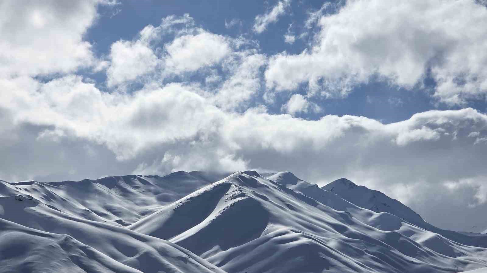 Van YYÜ Su Ürünleri Fakültesi Dr. Öğretim Üyesi Mustafa Akkuş: "Bu yıl yüzleri güldürecek bir tablo mevcut"
