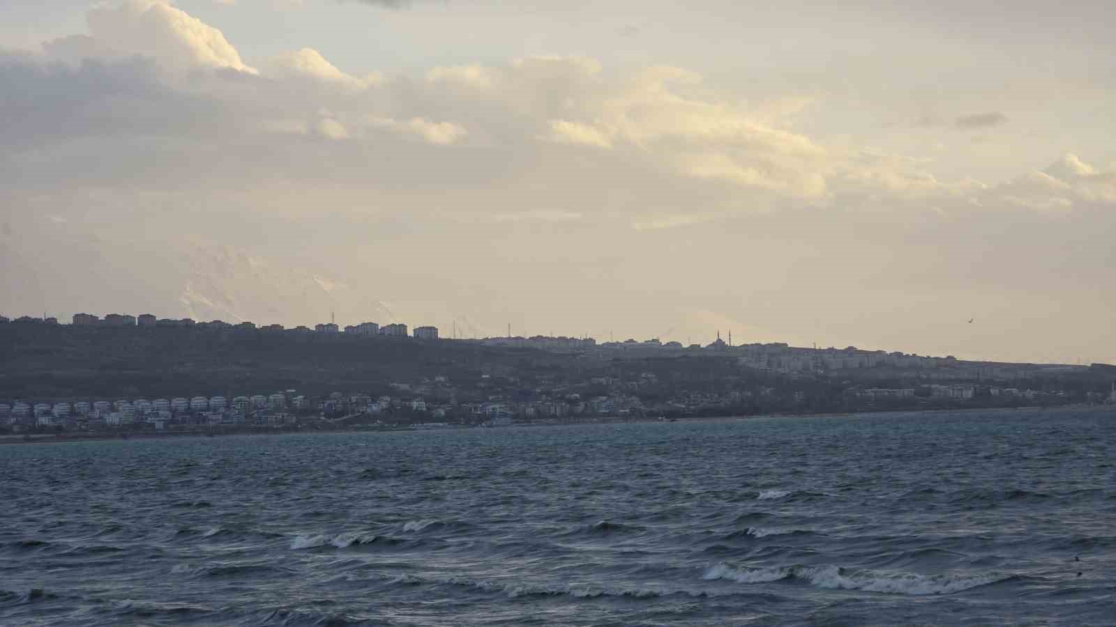 Van YYÜ Su Ürünleri Fakültesi Dr. Öğretim Üyesi Mustafa Akkuş: "Bu yıl yüzleri güldürecek bir tablo mevcut"
