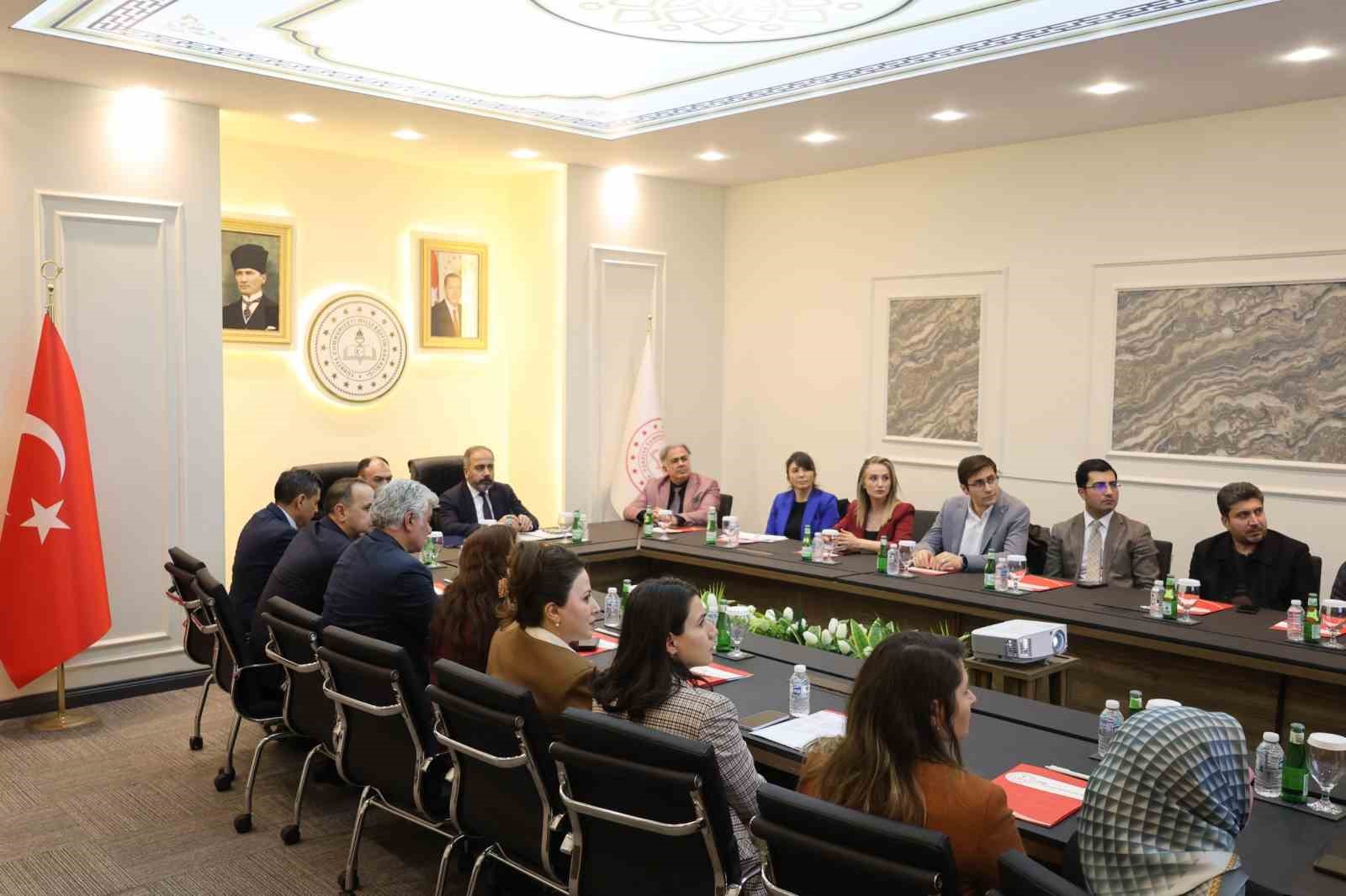 Van YYÜ’nün akademik gücü şehrin eğitimine yansıyor
Van YYÜ’nün akademik gücü şehrin eğitimine yansıyor