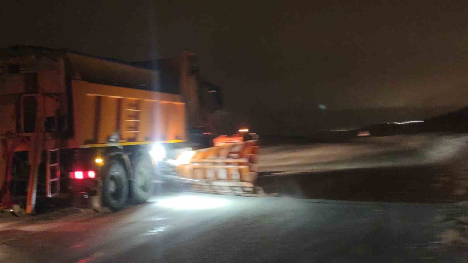 Van’da 341 yerleşim yerinin yolu kapandı
