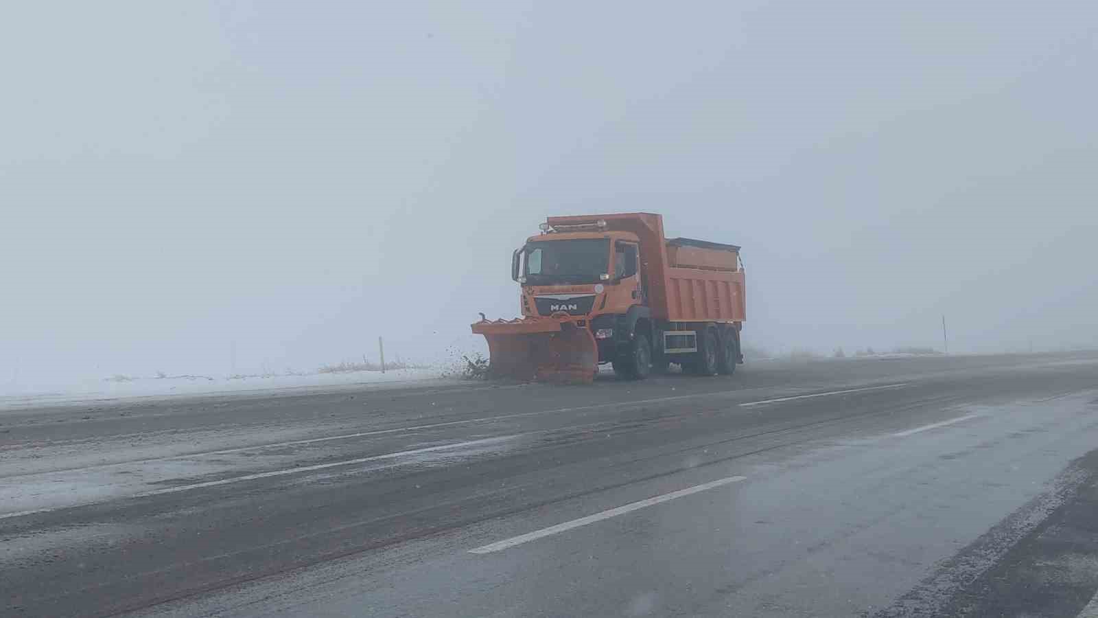 Van’da 40 yerleşim yerinin yolu kapalı
