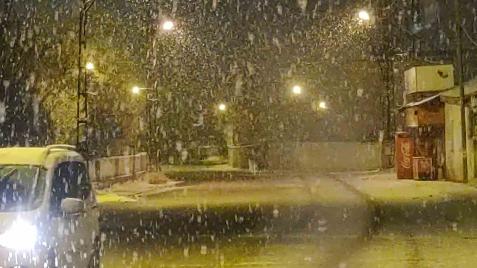 Van’da 40 yerleşim yerinin yolu kapalı
