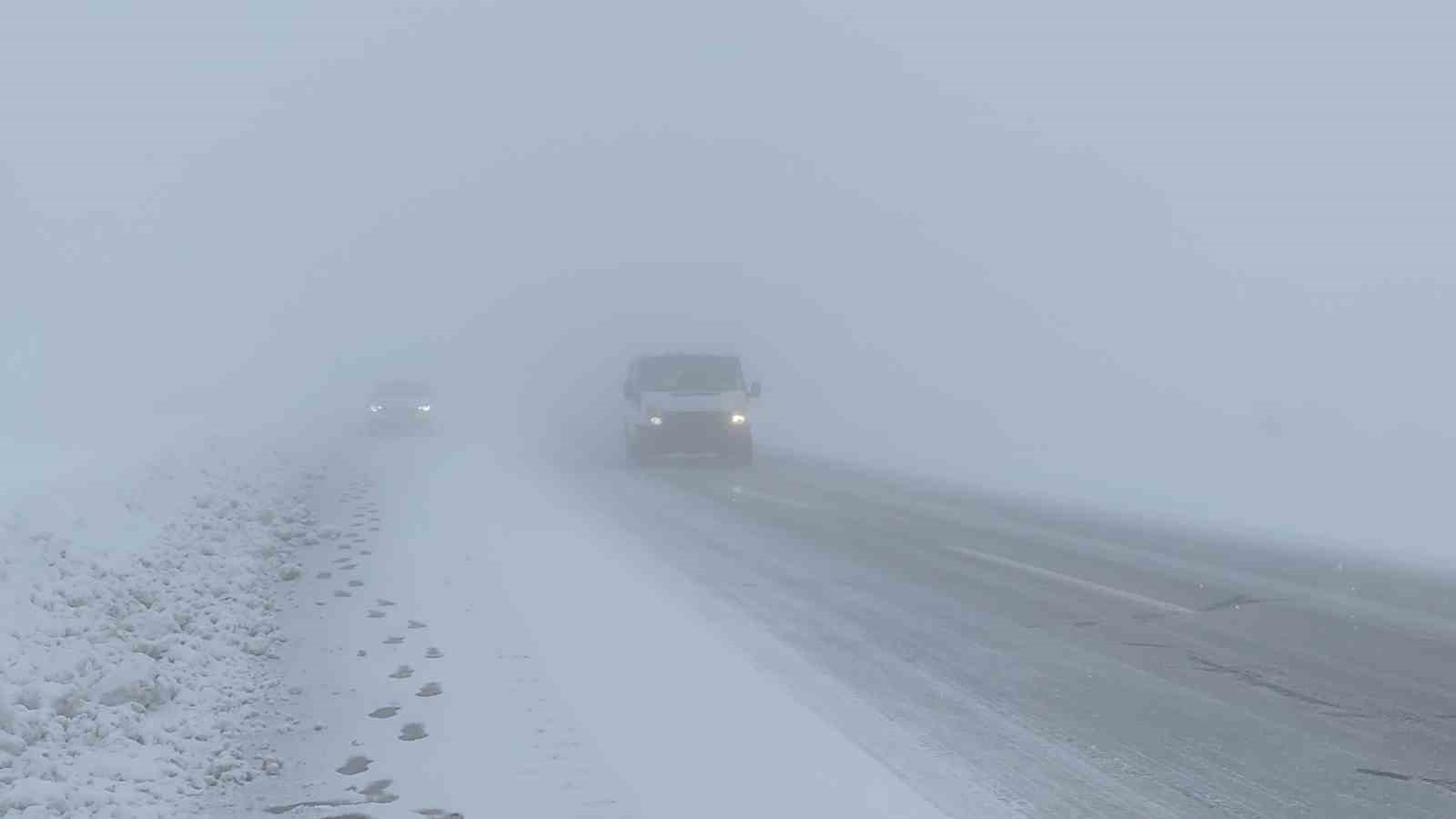 Van’da 40 yerleşim yerinin yolu kapalı
