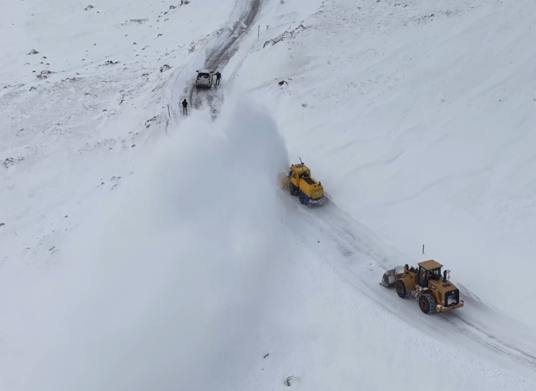 Van’da 53 yerleşim yerinin yolu kapalı
