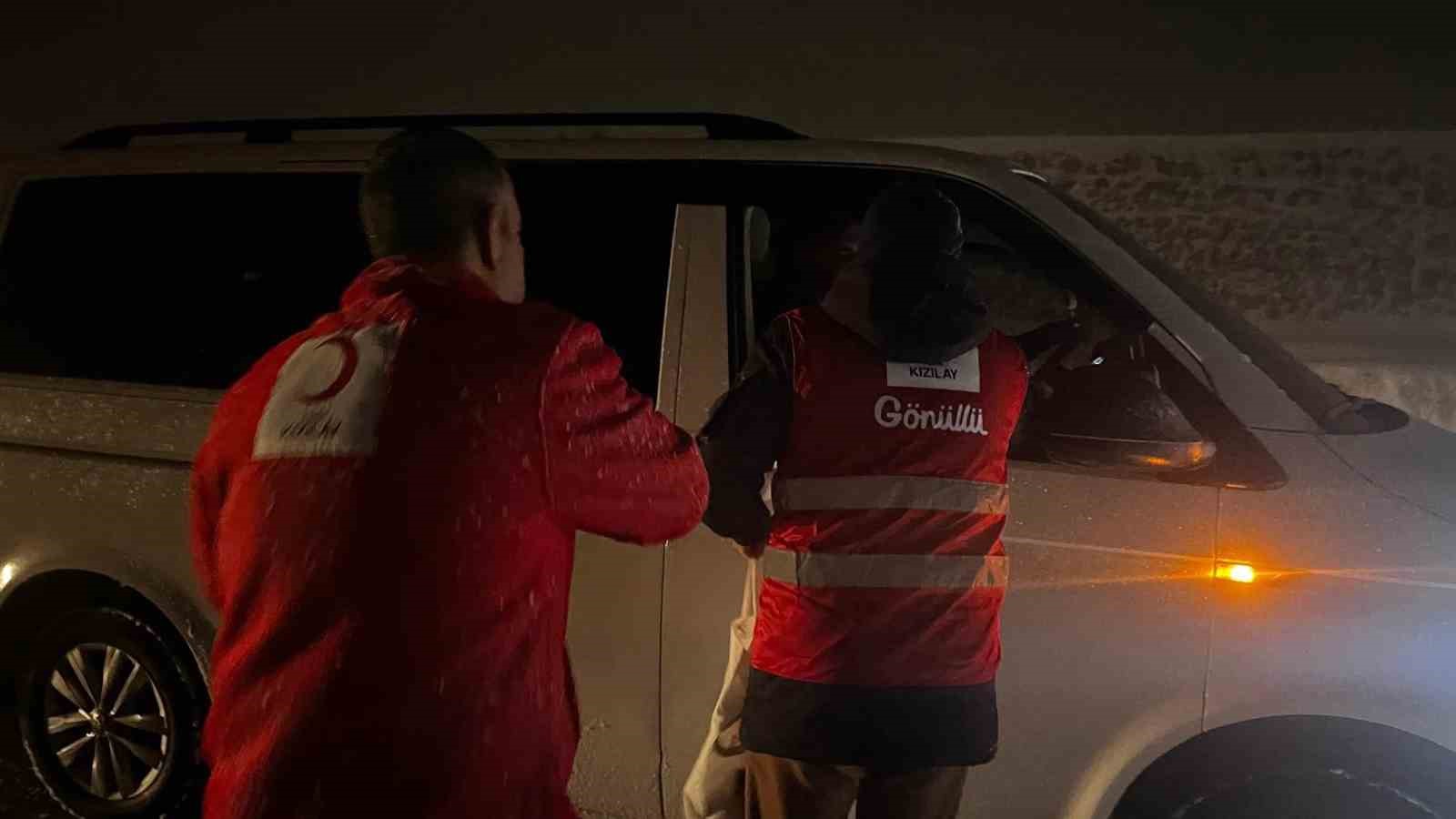 Van’da 53 yerleşim yerinin yolu kapalı
