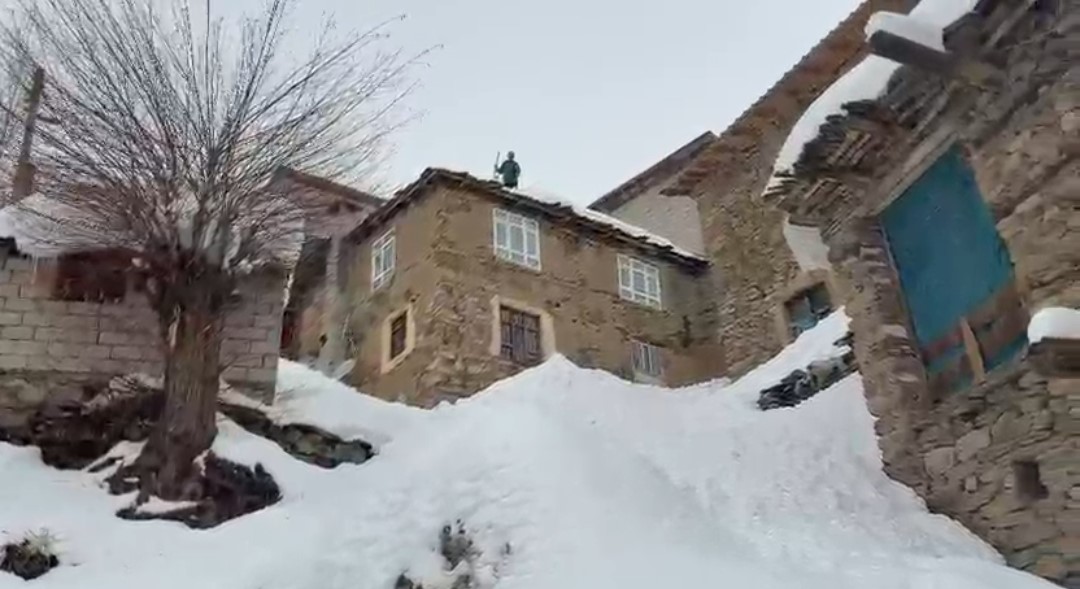 Van’da 78 yerleşim yerinin yolu kapalı
