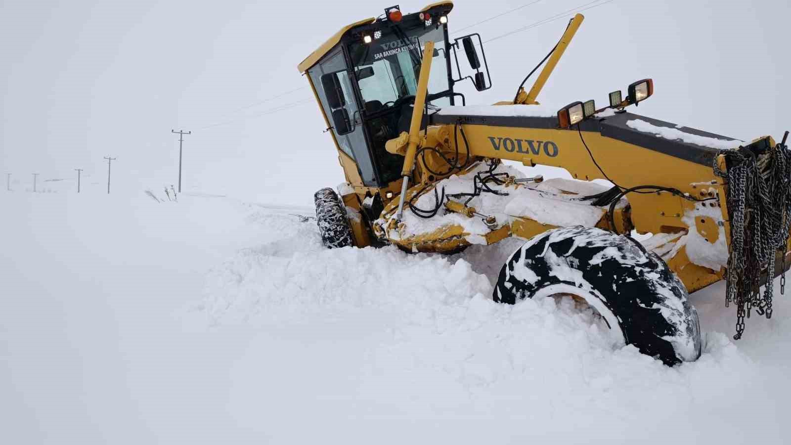 Van’da 97 yerleşim yerinin yolu kapalı
