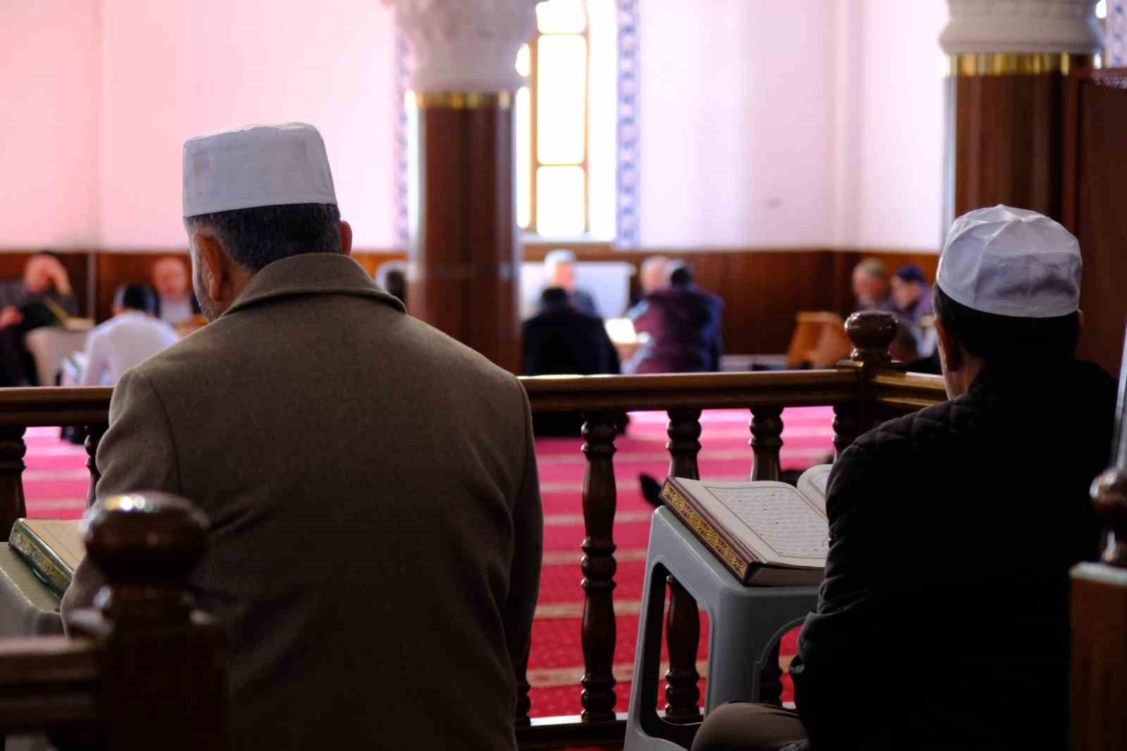 Van’da asırlık mukabele geleneği manevi atmosferde devam ediyor
