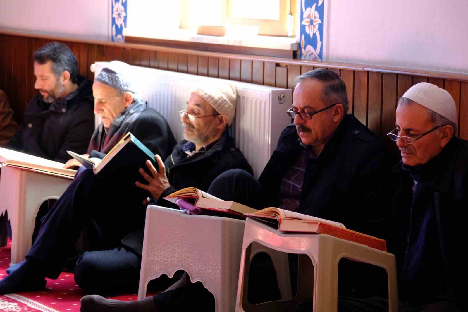 Van’da asırlık mukabele geleneği manevi atmosferde devam ediyor
