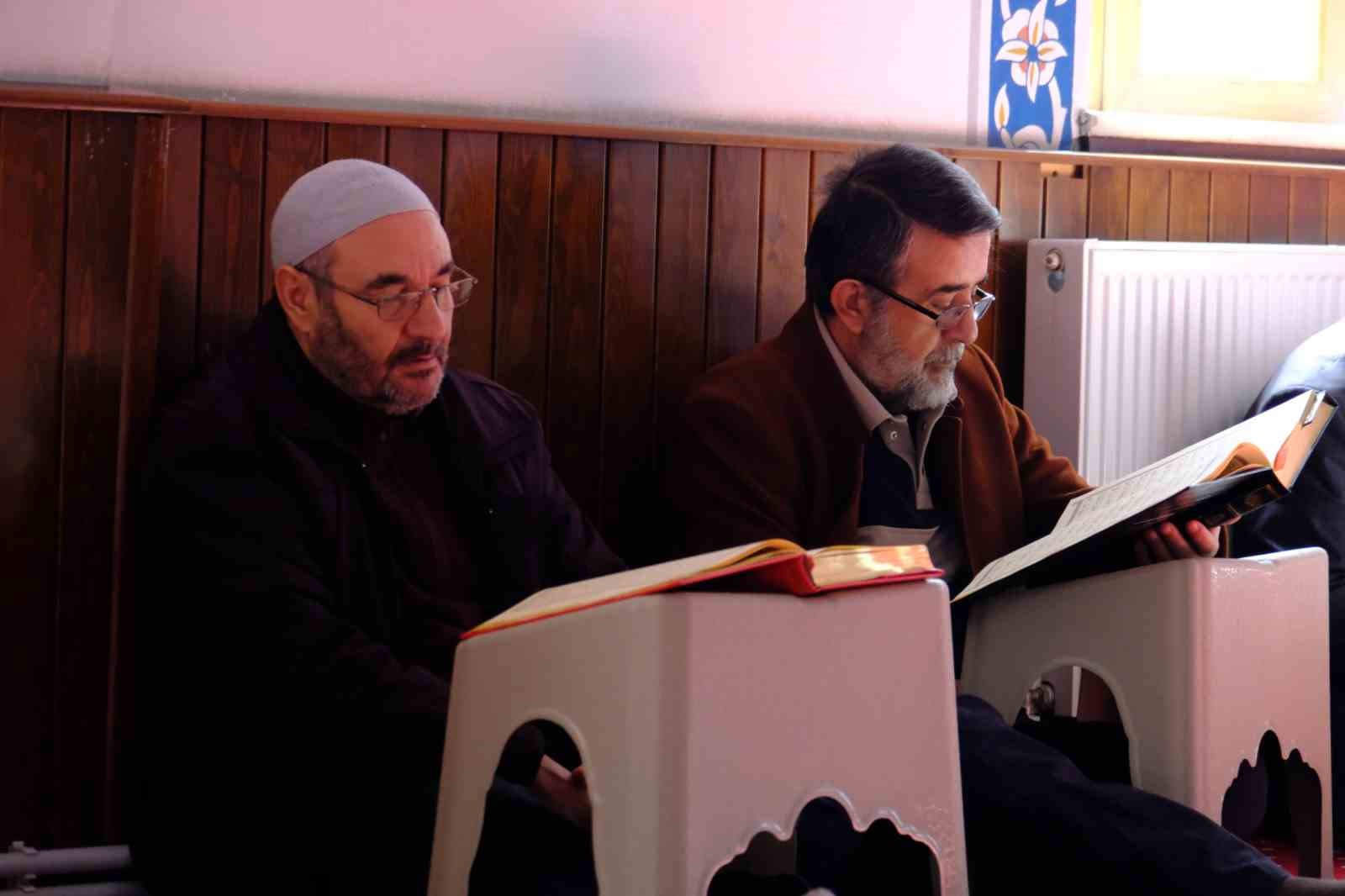 Van’da asırlık mukabele geleneği manevi atmosferde devam ediyor
