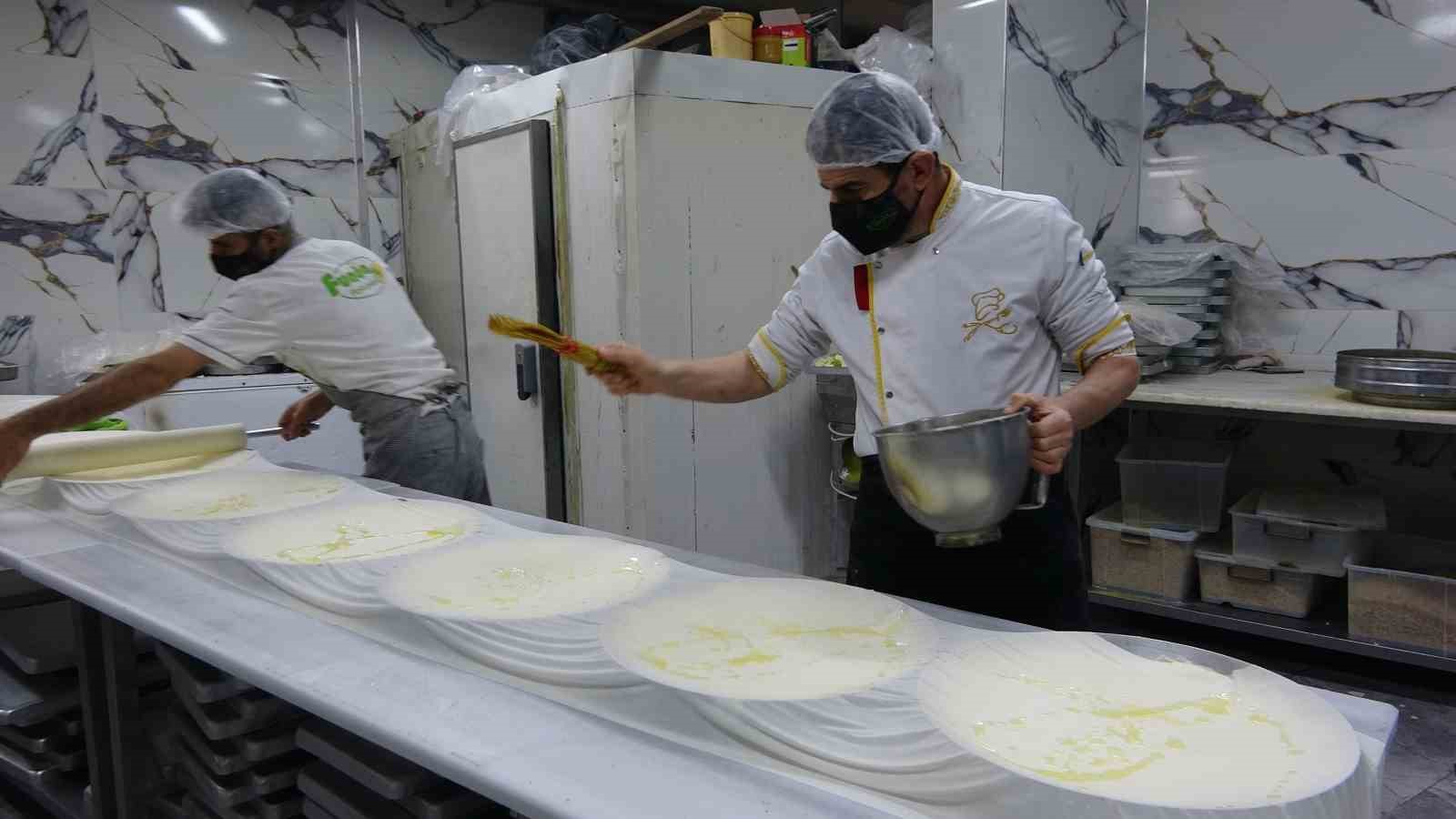 Van’da bayram öncesi ’tatlı telaşı’ başladı
