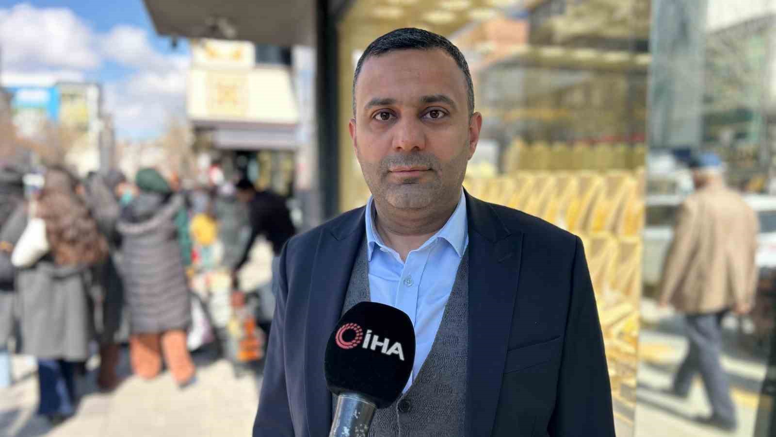 Van’da bayram telaşı: Caddeler doldu taştı
