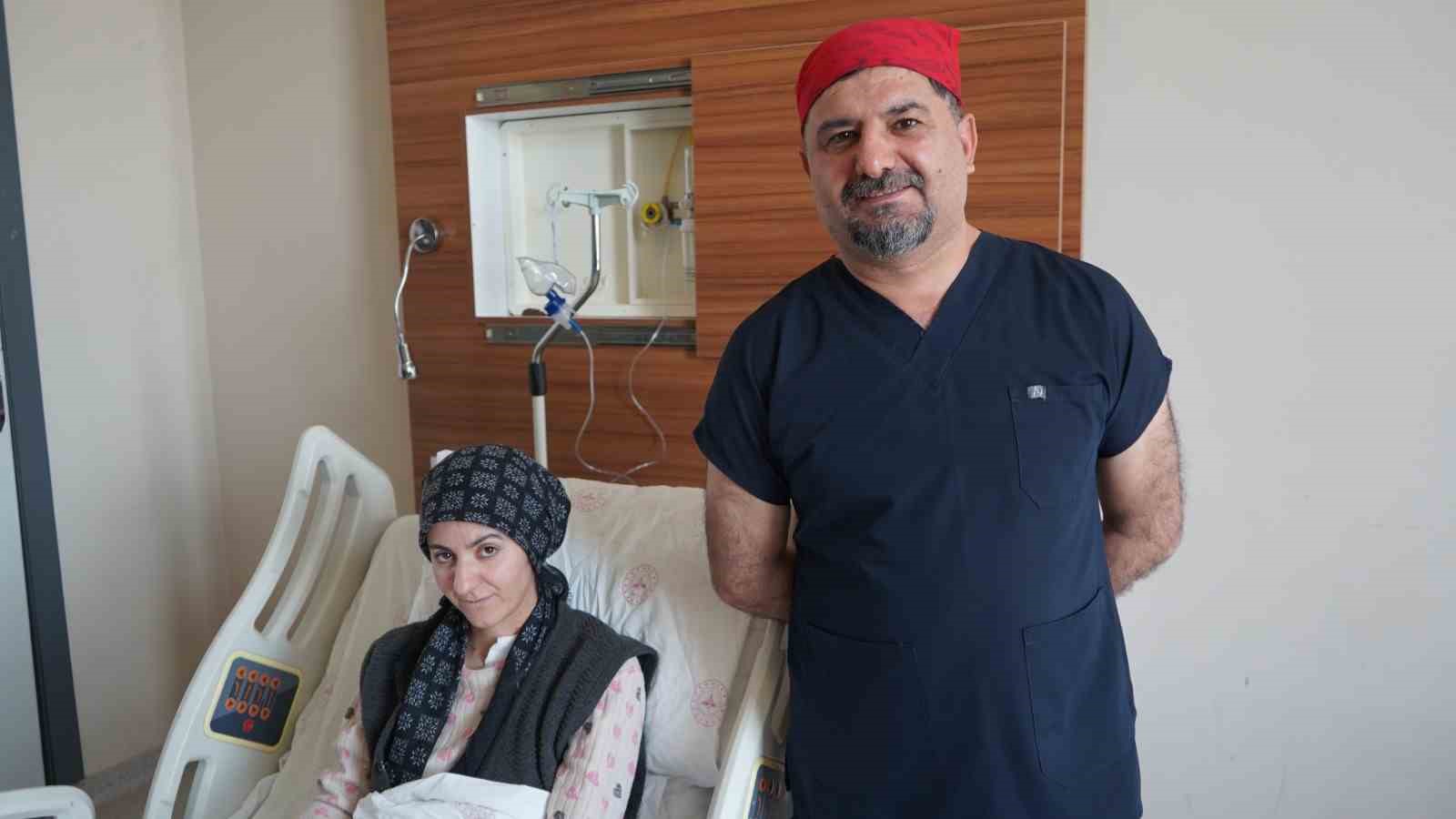 Van’da bölge tarihinde bir ilk: Göğüs kafesi açılmadan kalp ameliyatı yapıldı
