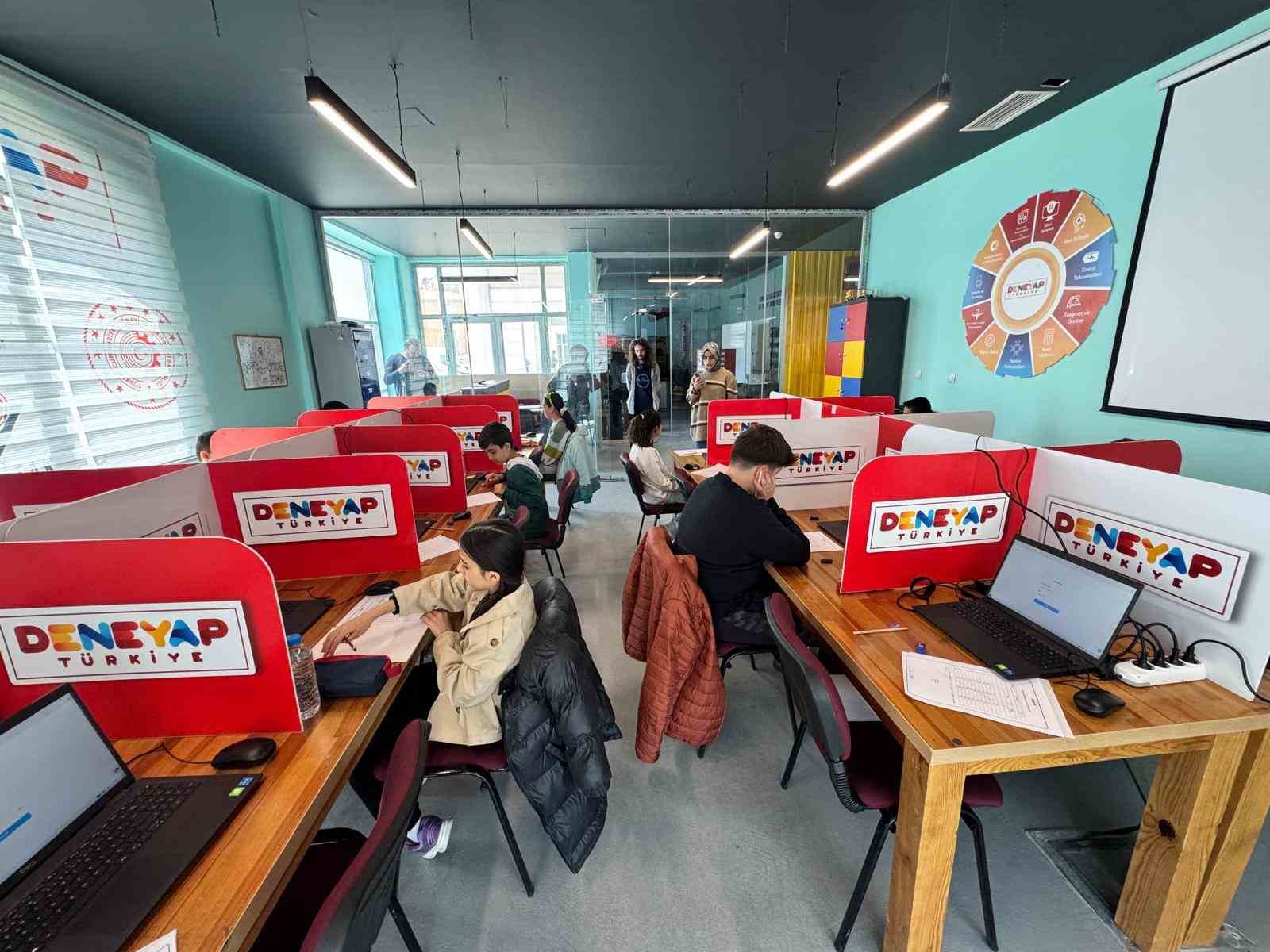 Van’da Deneyap e-sınav heyecanı
