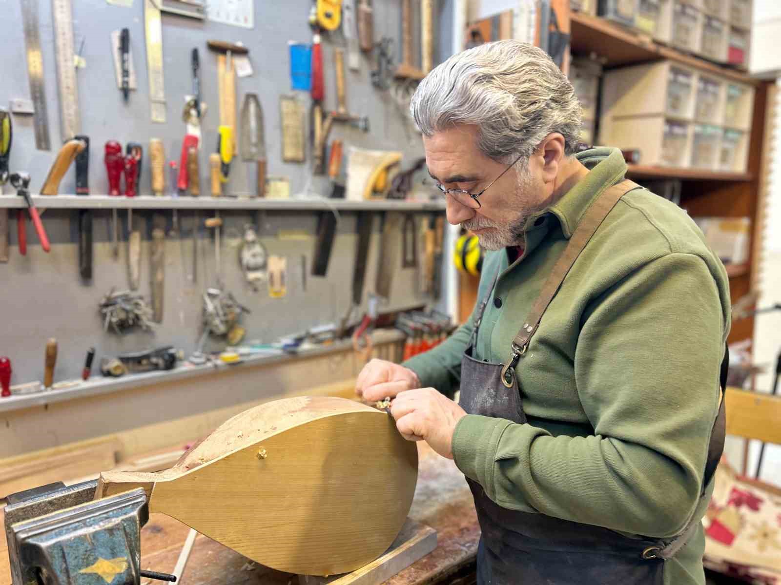 Van’da el emeğiyle üretilen bağlamalar birçok ülkeye gönderiliyor

