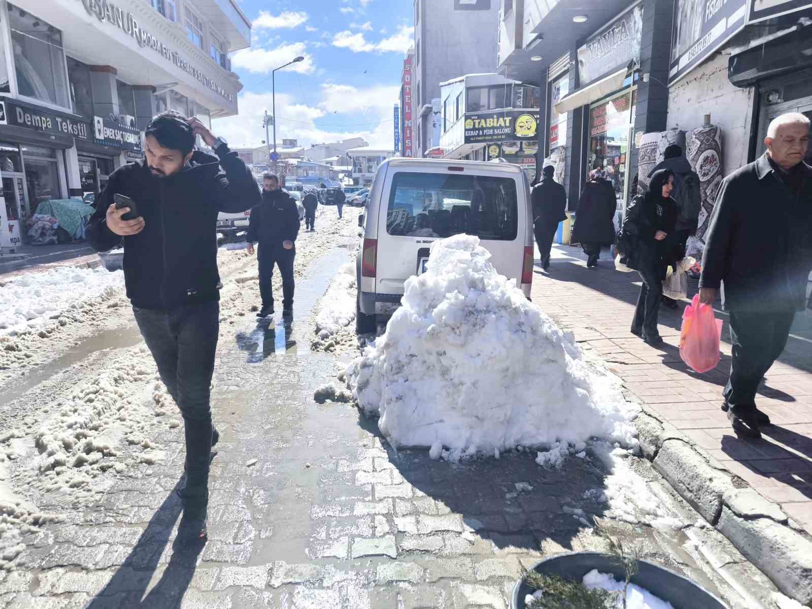 Van’da esnaf ve vatandaşlardan "altyapı ve temizlik" tepkisi
