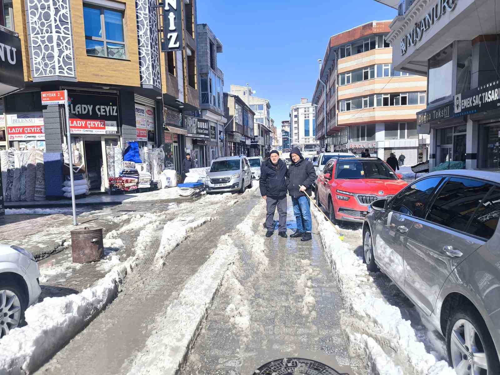 Van’da esnaf ve vatandaşlardan "altyapı ve temizlik" tepkisi
