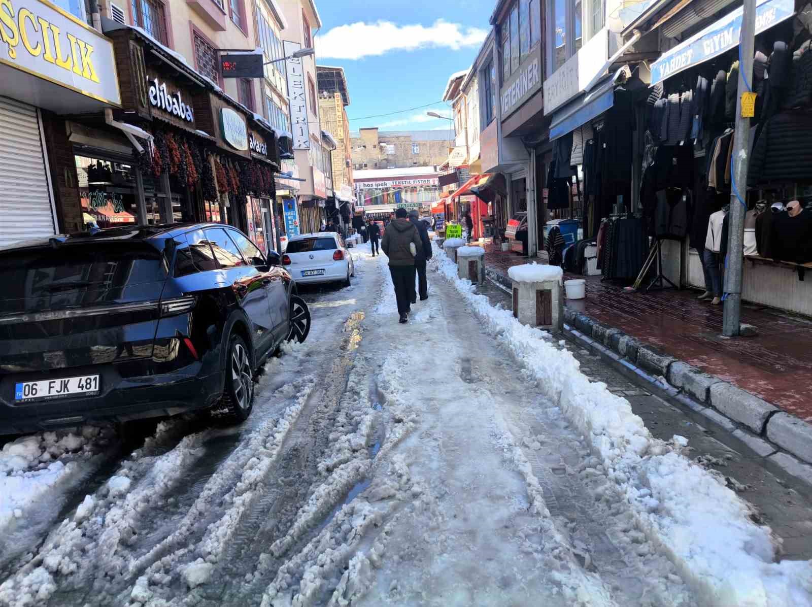 Van’da esnaf ve vatandaşlardan "altyapı ve temizlik" tepkisi
