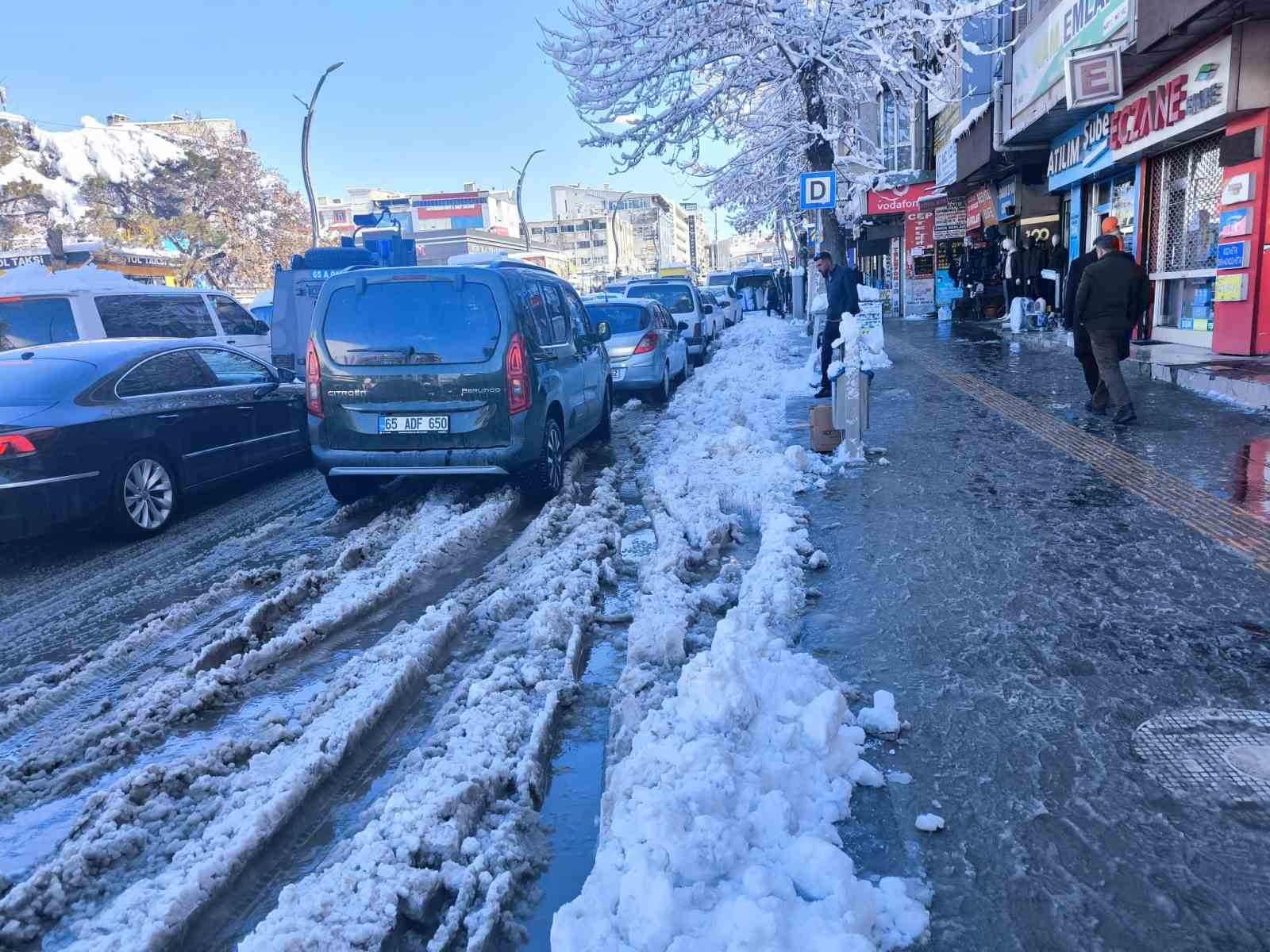 Van’da esnaf ve vatandaşlardan "altyapı ve temizlik" tepkisi
