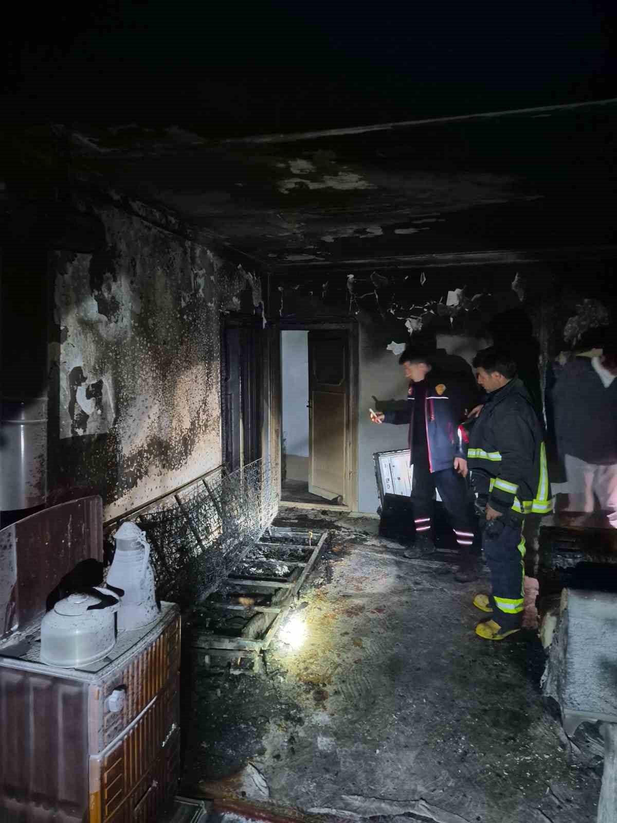 Van’da ev yangını
