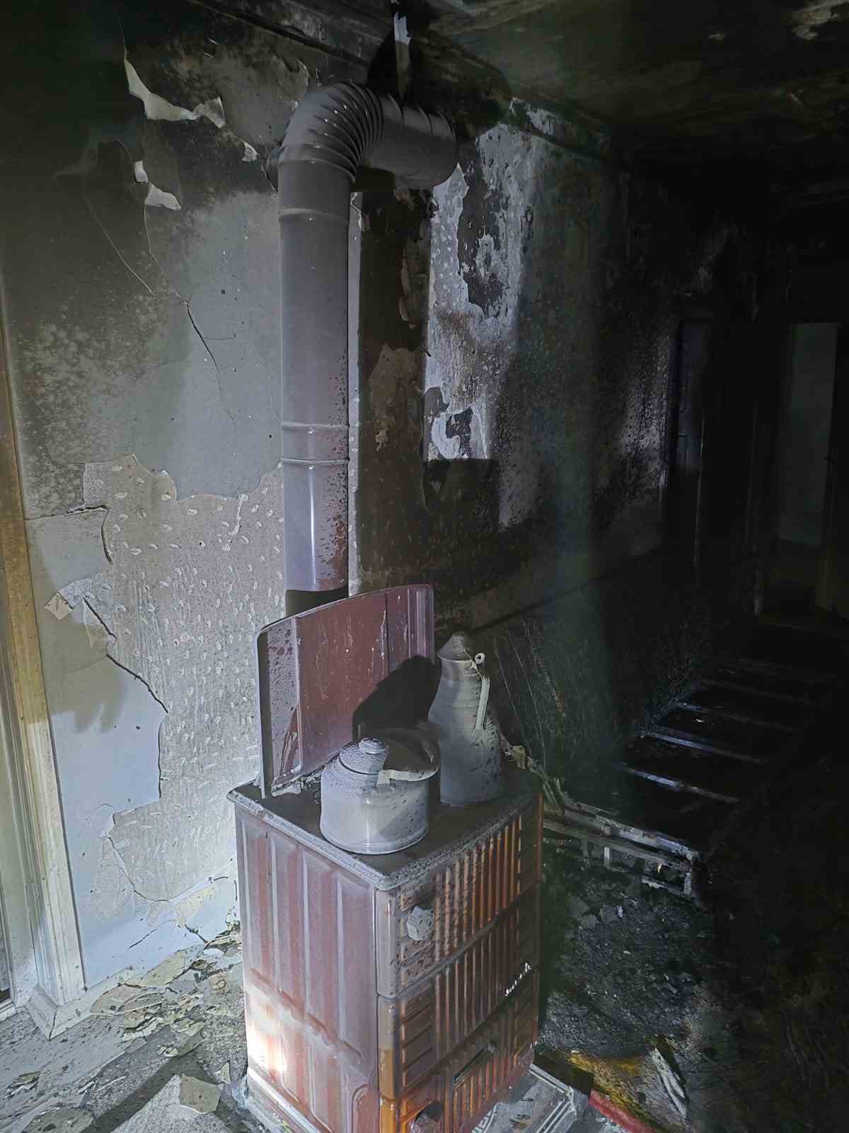 Van’da ev yangını
