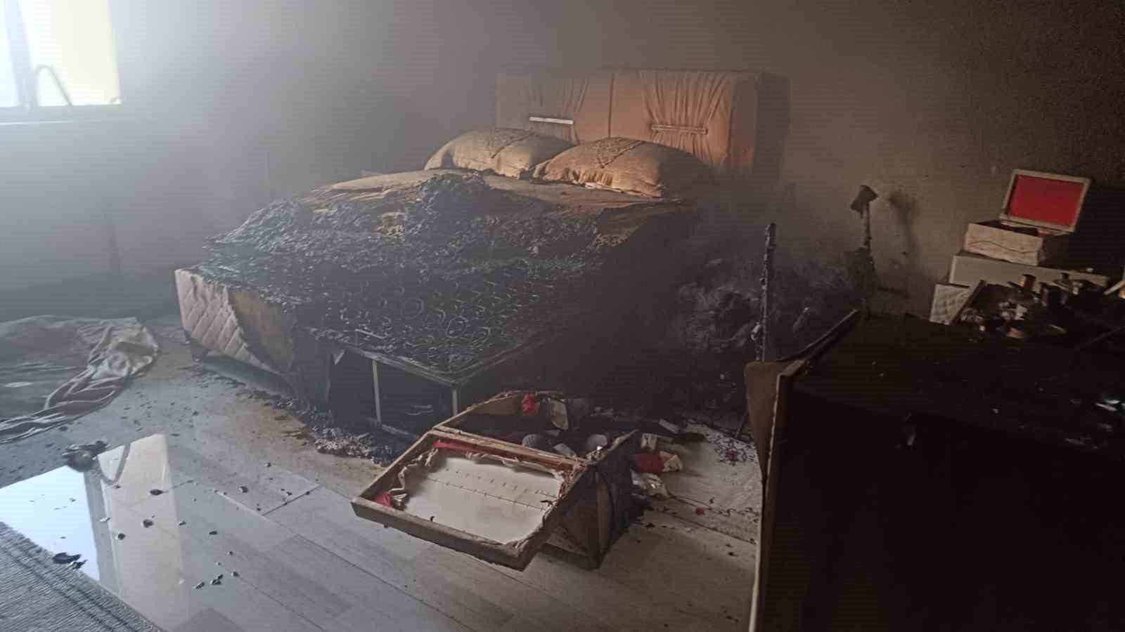 Van’da ev yangını
