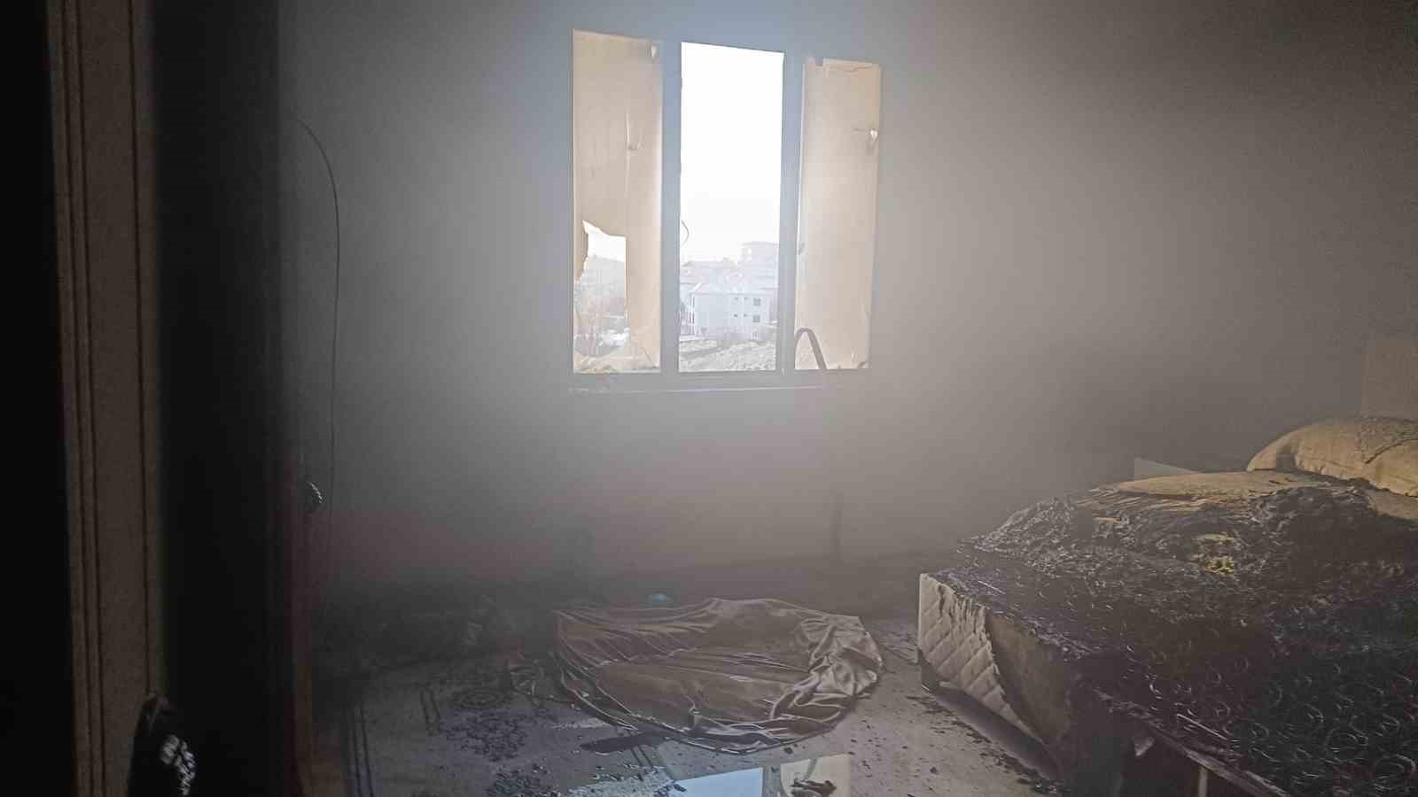 Van’da ev yangını
