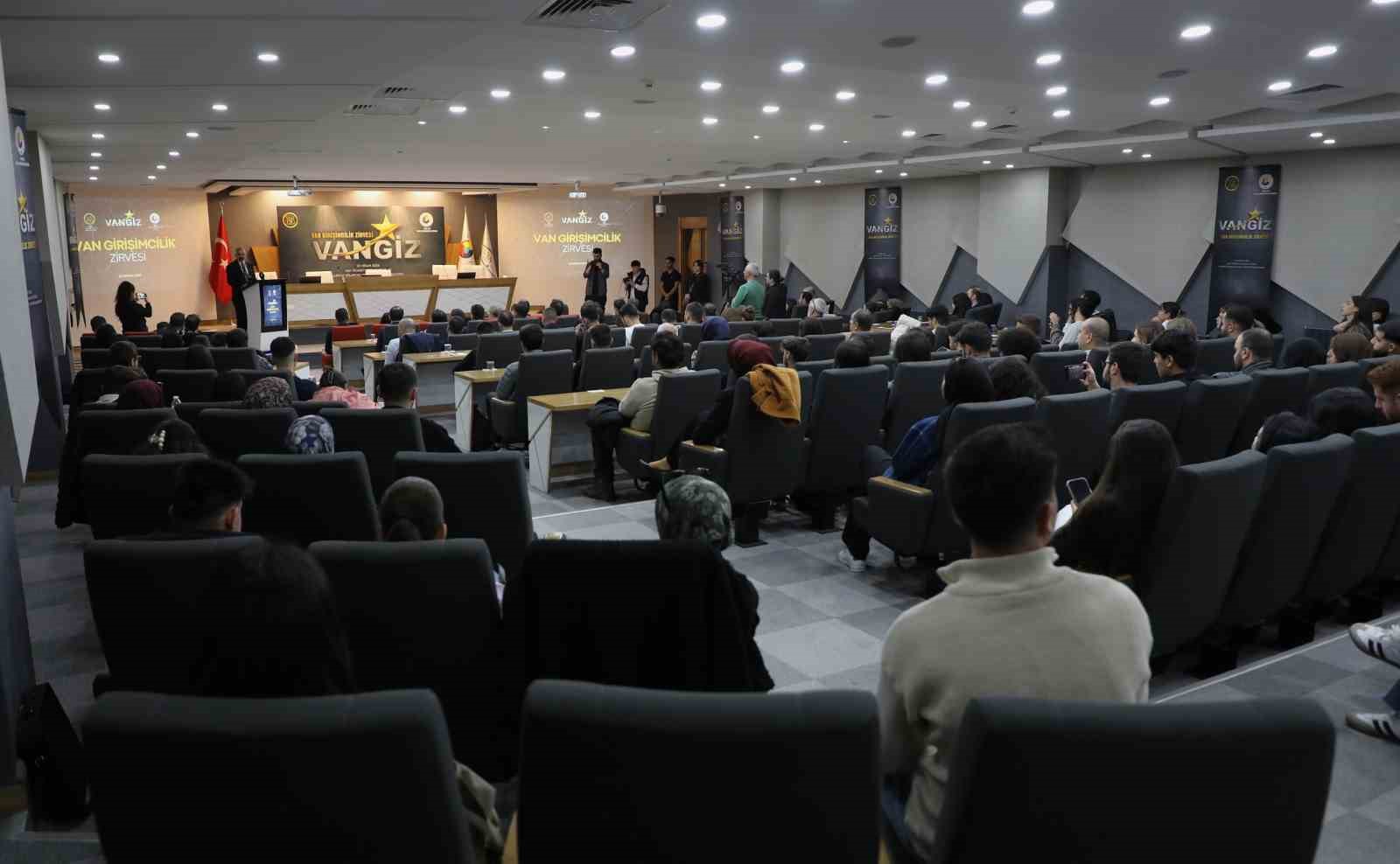 Van’da girişimcilik zirvesi düzenlendi
