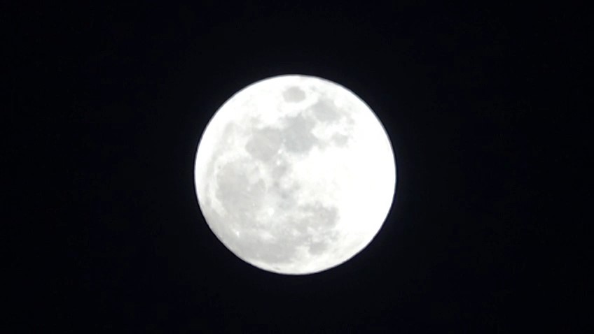 Van’da görsel şölen: "Pembe Dolunay" Erek Dağı’ndan yükseldi
